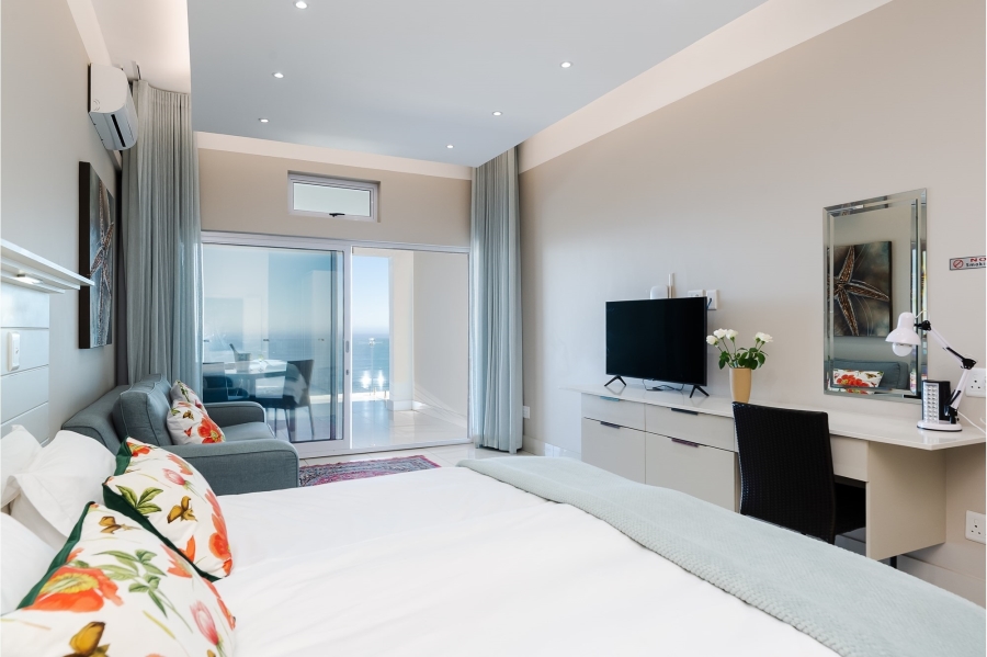 6 Bedroom Property for Sale in Bakoven Western Cape